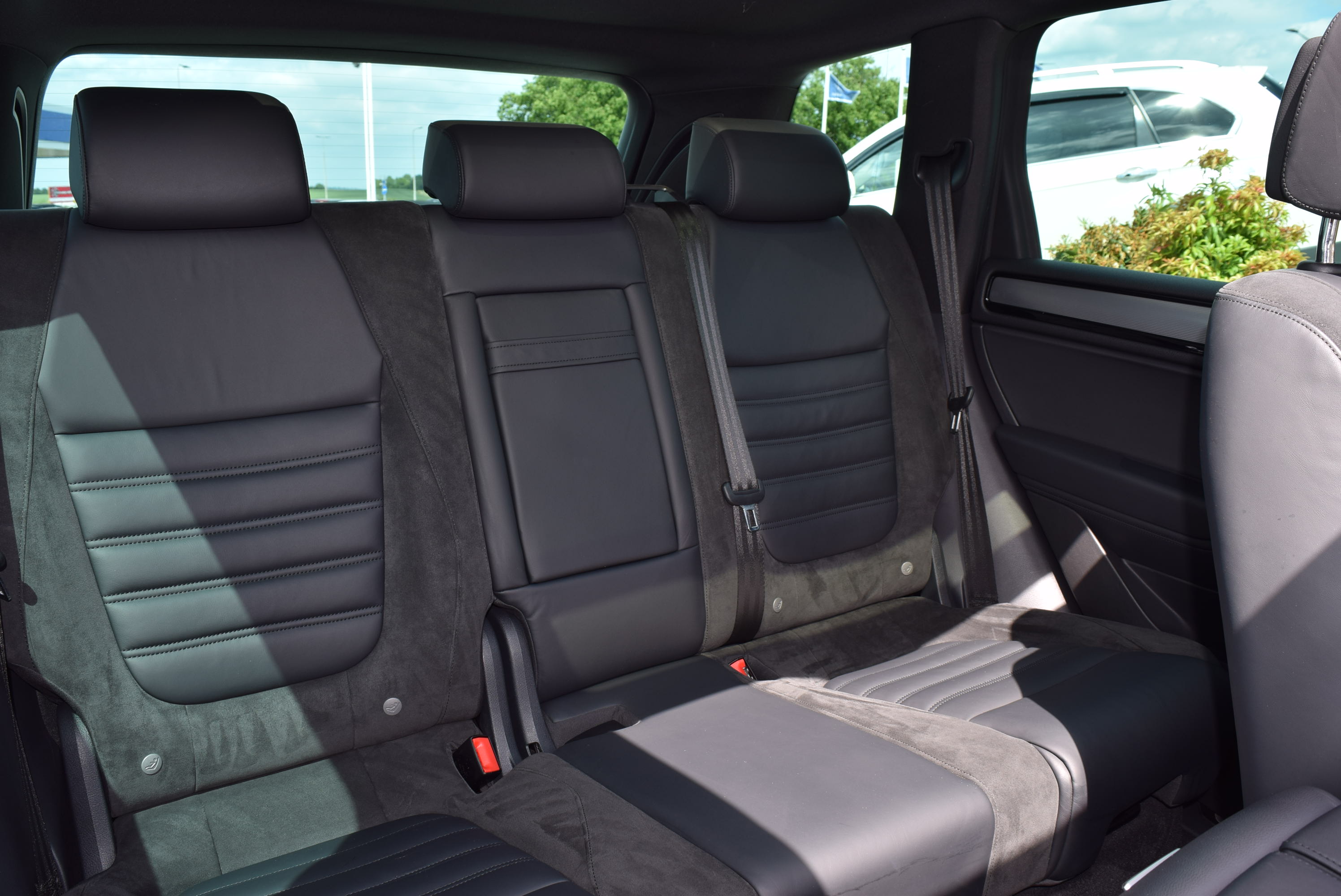 VOLKSWAGEN TOUAREG 3.0 V6 TDI BlueMotion Tech R Line 5dr Tip Auto For Sale
