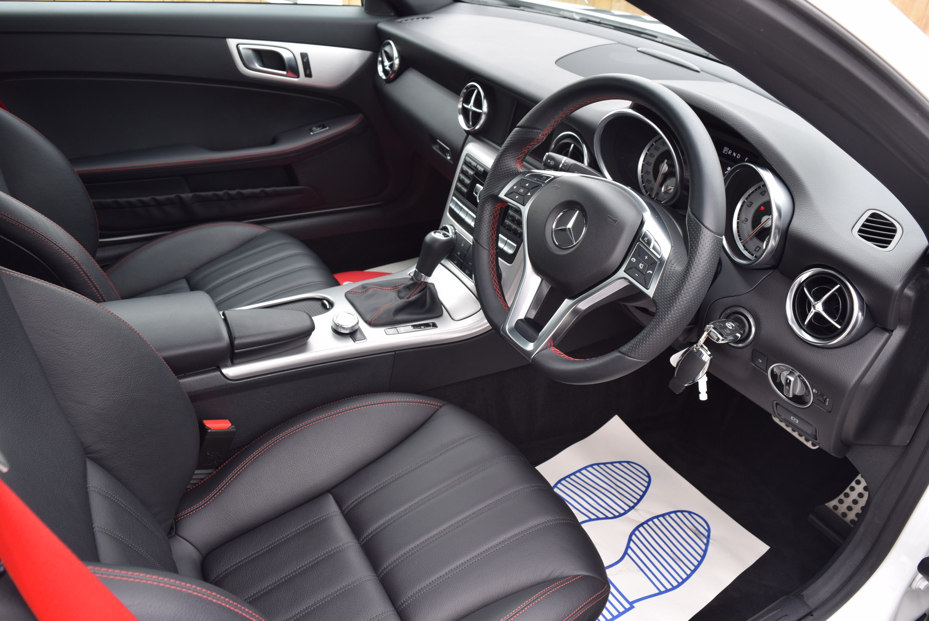 MERCEDES-BENZ SLK SLK 200 BlueEFFICIENCY AMG Sport 2dr Tip Auto For Sale