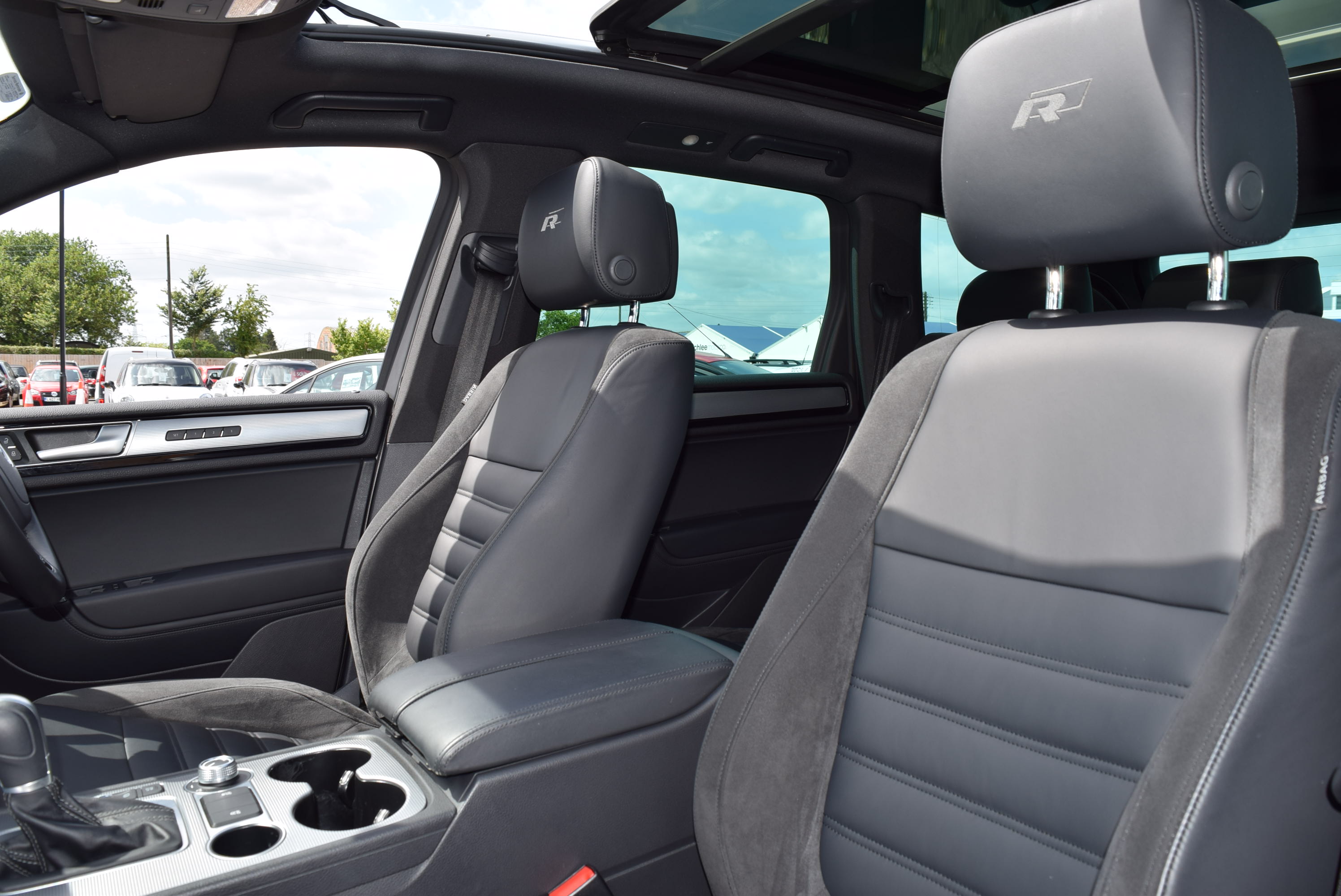VOLKSWAGEN TOUAREG 3.0 V6 TDI BlueMotion Tech R Line 5dr Tip Auto For Sale
