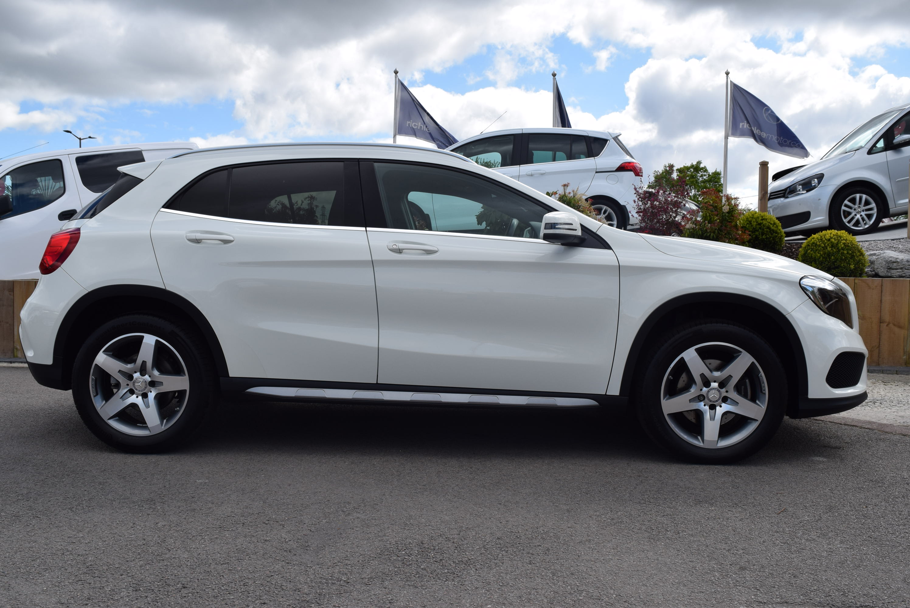 MERCEDES-BENZ GLA CLASS GLA 220d 4Matic AMG Line 5dr Auto For Sale