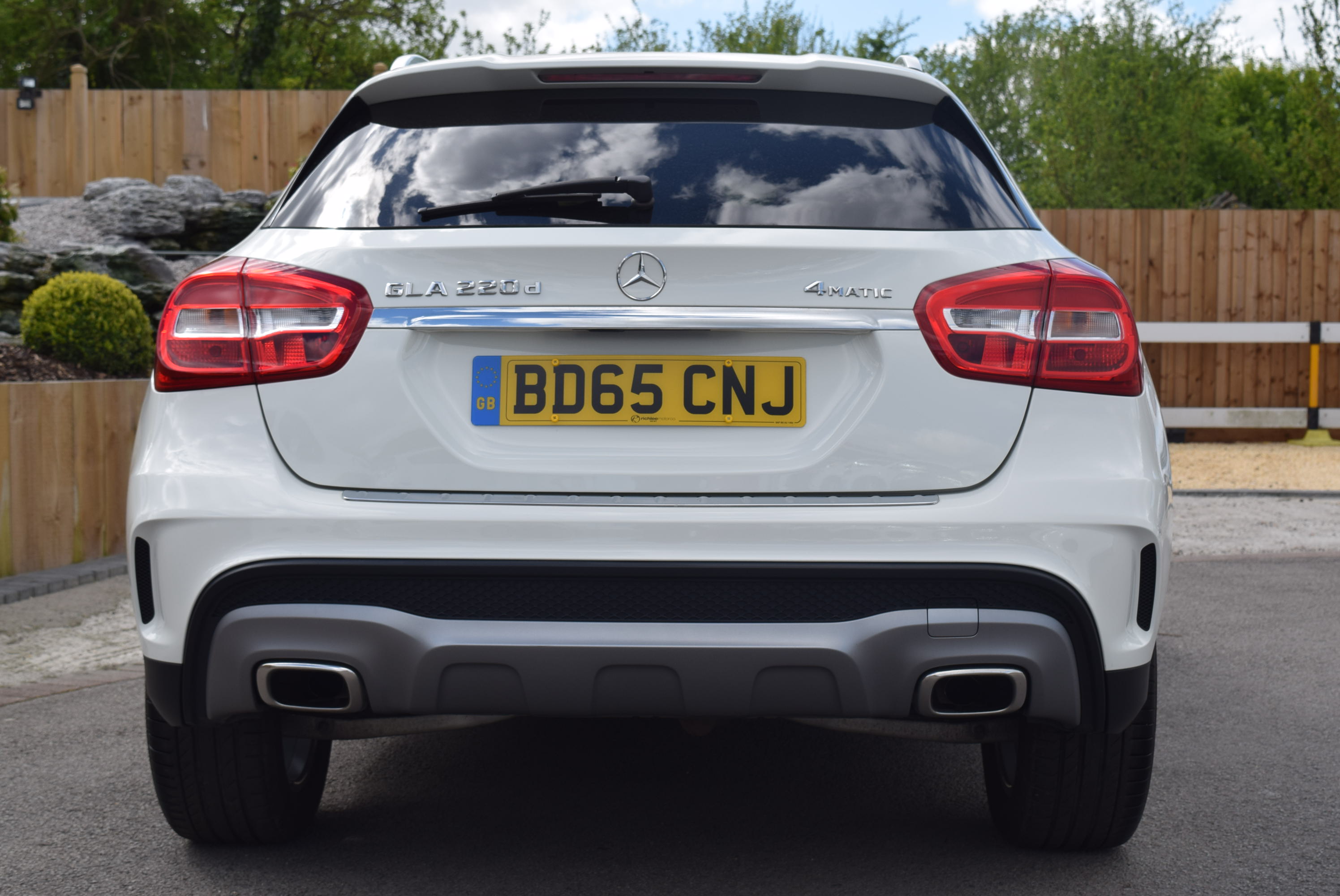 MERCEDES-BENZ GLA CLASS GLA 220d 4Matic AMG Line 5dr Auto For Sale