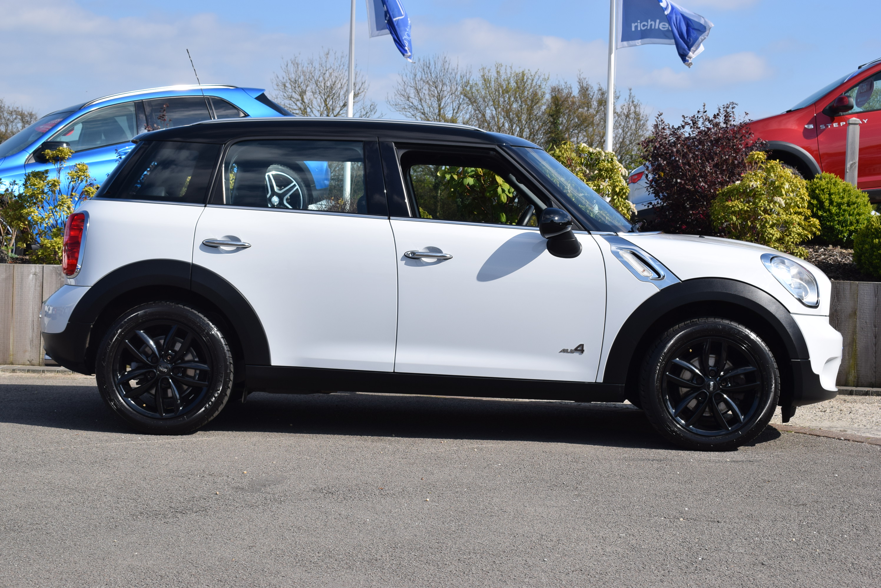 MINI COUNTRYMAN 1.6 Cooper D ALL4 5dr For Sale :: Richlee Motor Co. Ltd