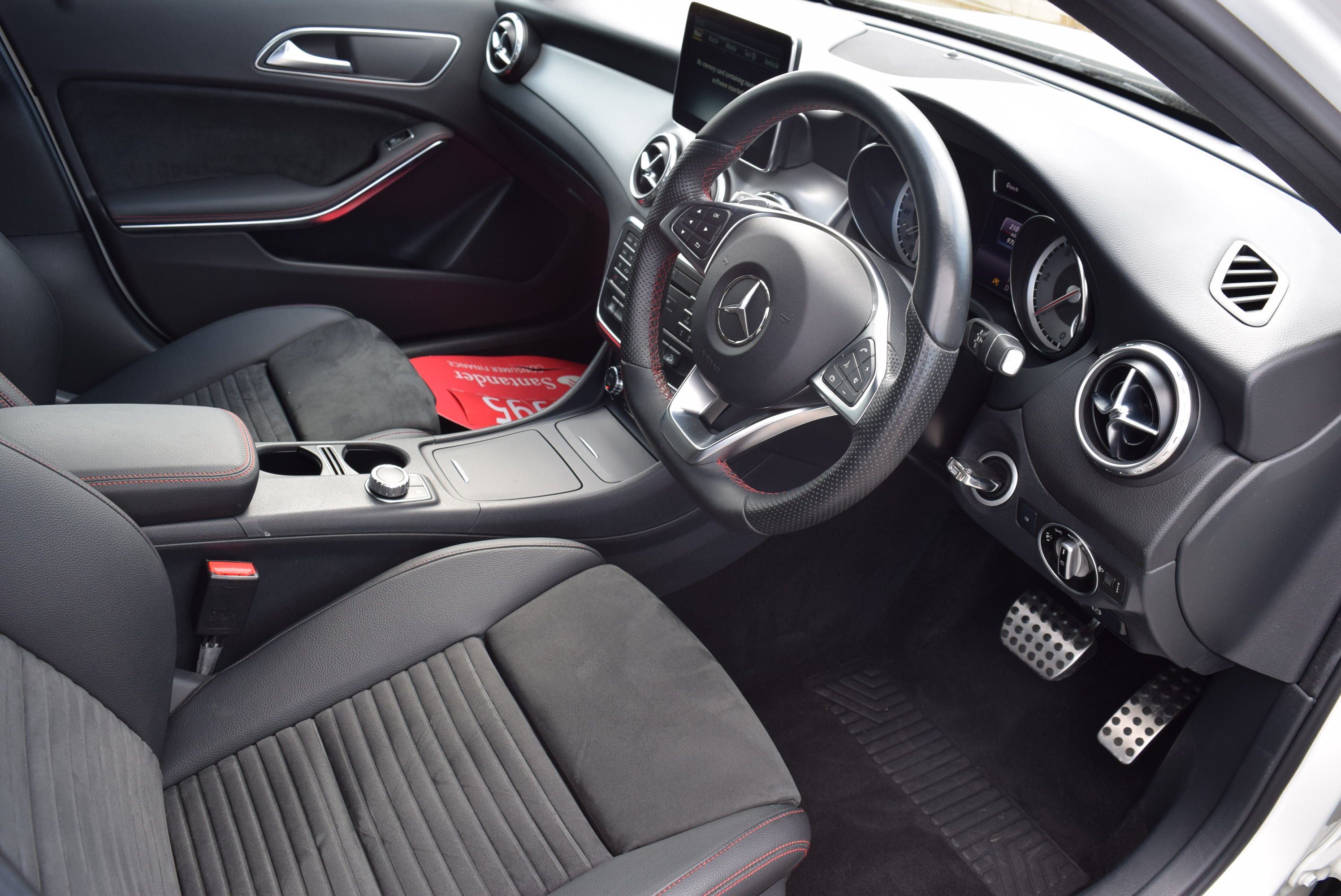 MERCEDES-BENZ GLA CLASS GLA 220d 4Matic AMG Line 5dr Auto For Sale