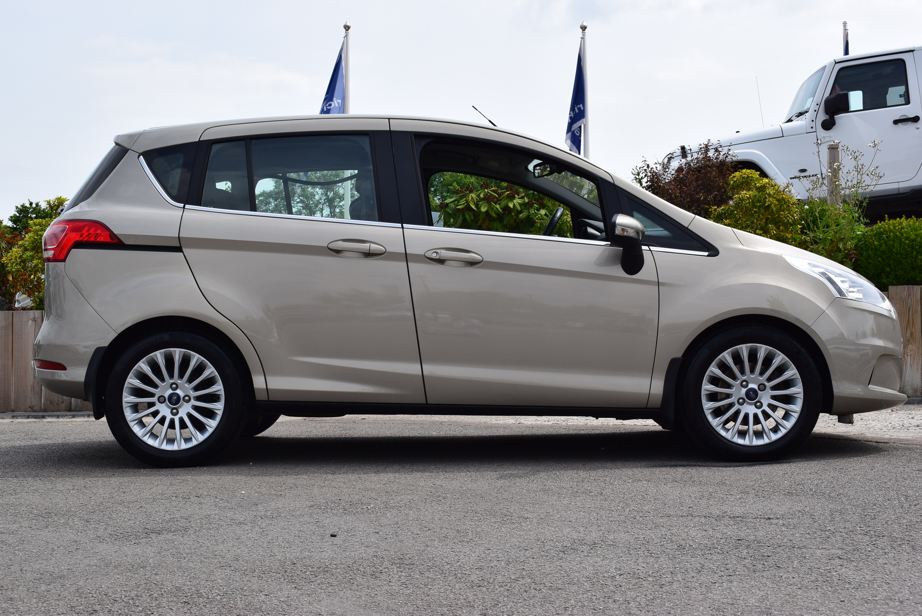 FORD B-MAX 1.6 Titanium 5dr Powershift For Sale :: Richlee Motor Co. Ltd